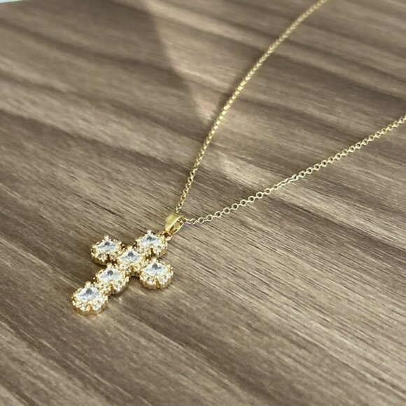 Diamond Cross Necklace Q333 - Picture 4 of 6